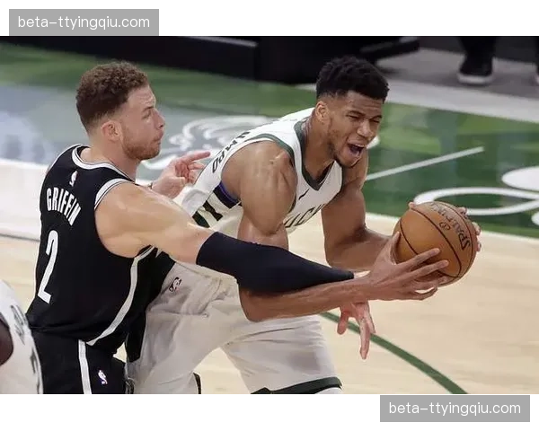 特雷-墨菲44分华丽表演成空砍，争议判罚令精彩比赛失色